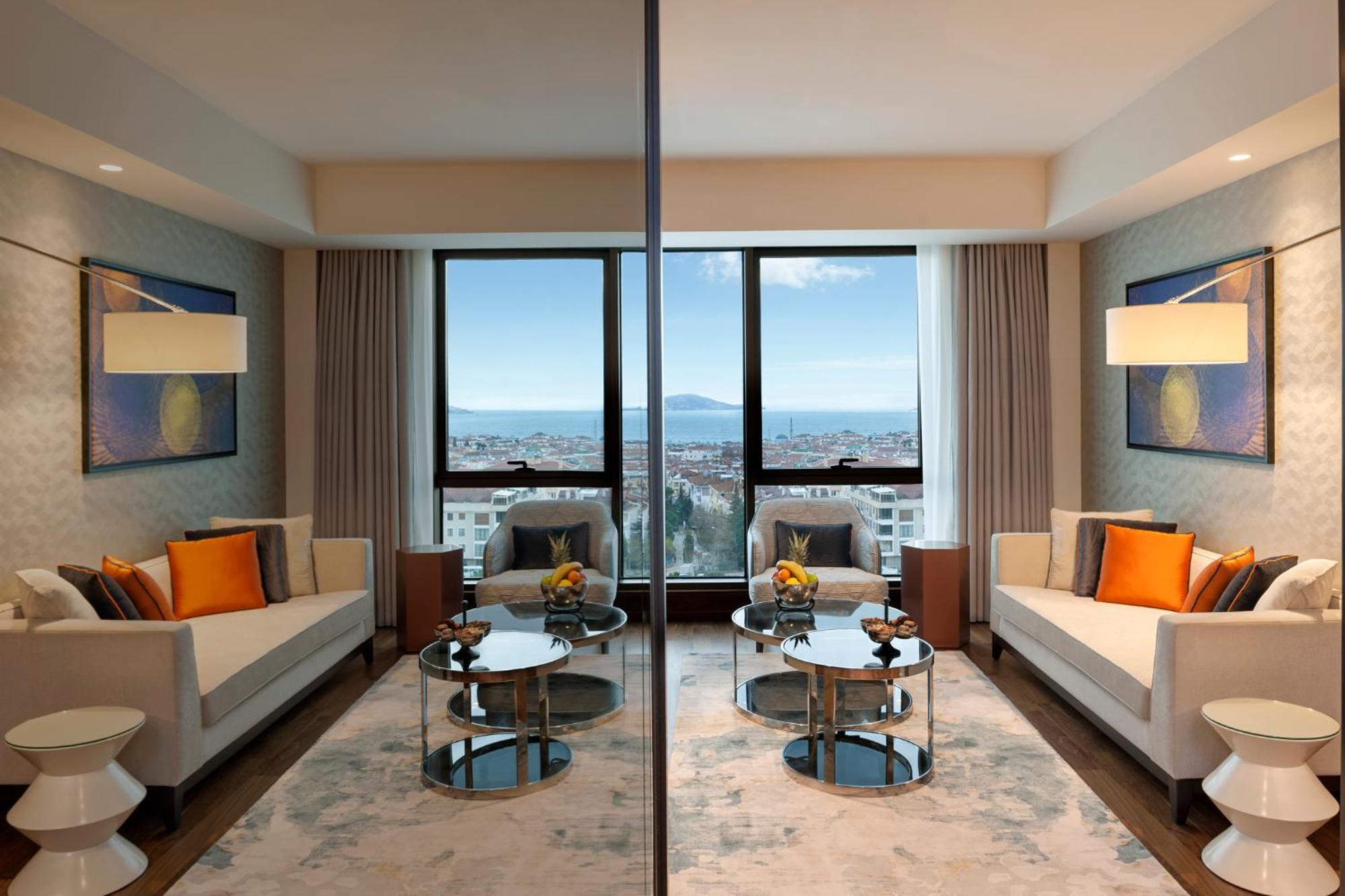 Suite with King Size Bed, Sea View