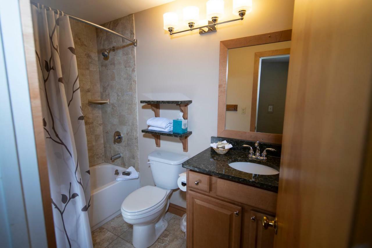 One-Bedroom Apartment,812685237:JPEG