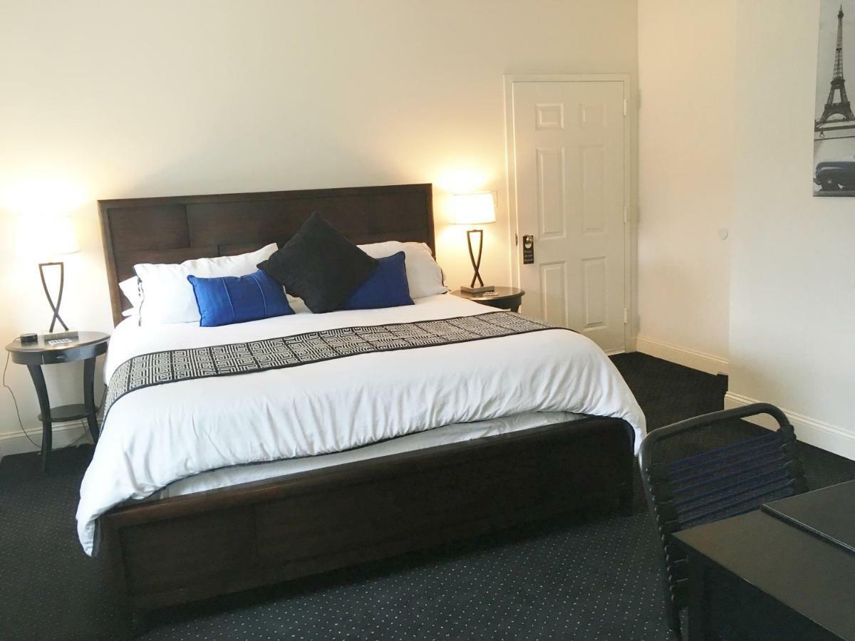 King Room with Spa Bath