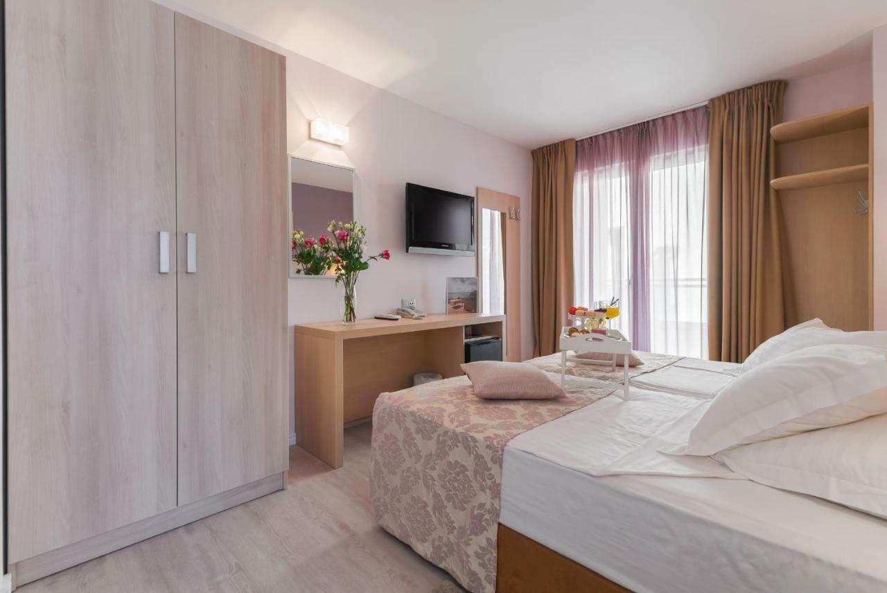 Twin Room with Balcony and Mountain View,830789384:JPEG