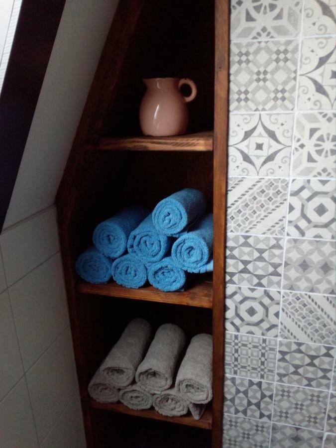 Single Room Shared Shower Toilet,852824948:JPEG