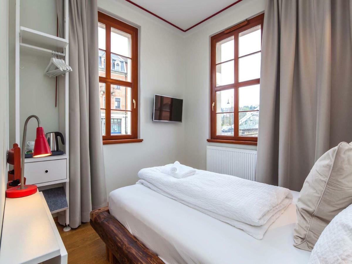 Small Double Room,856577546:JPEG