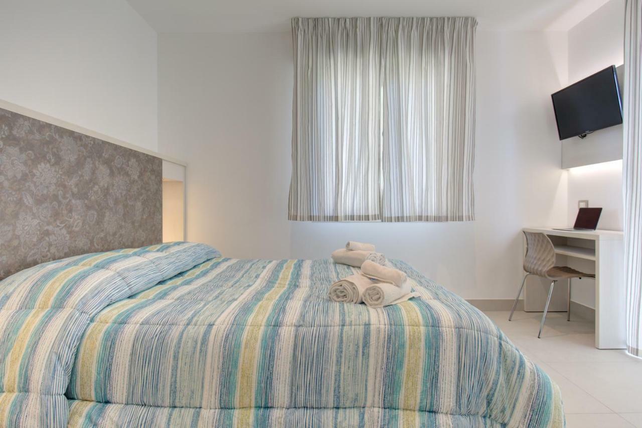 King Room with Balcony,883953379:JPEG