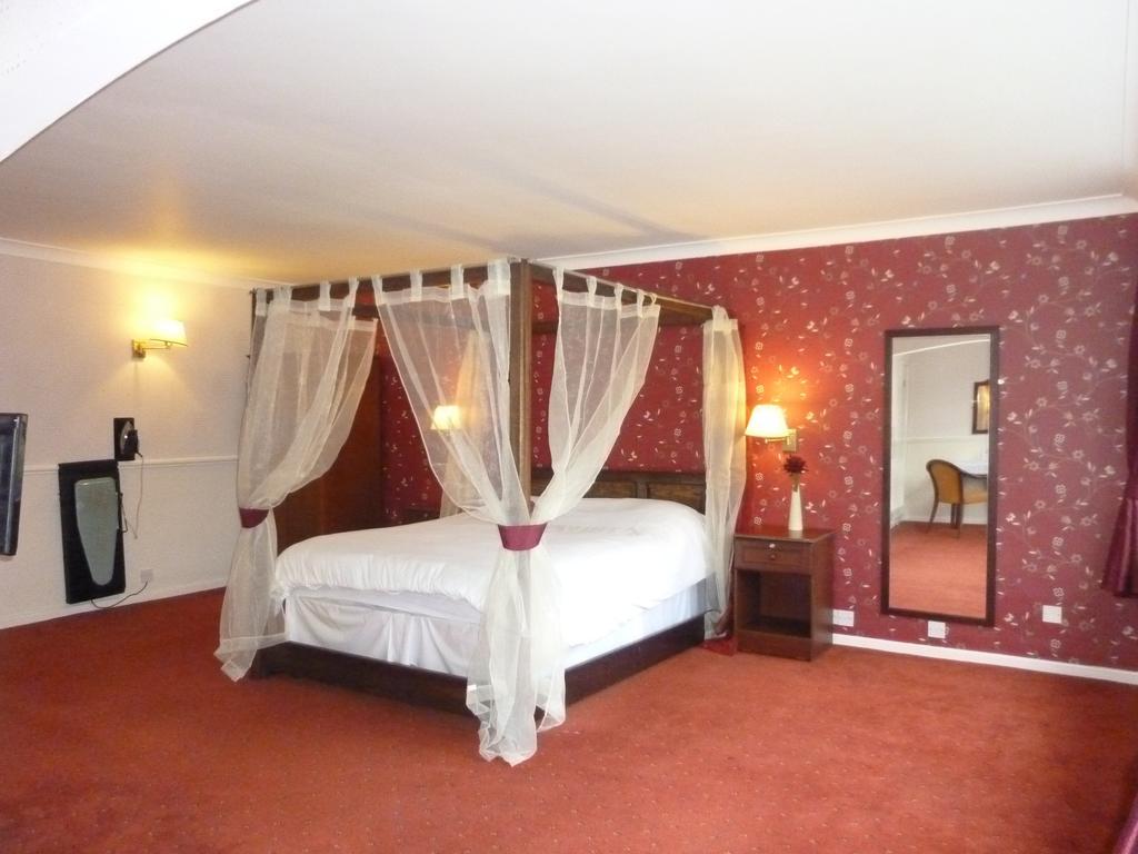 Classic Double Room with Four Poster Bed