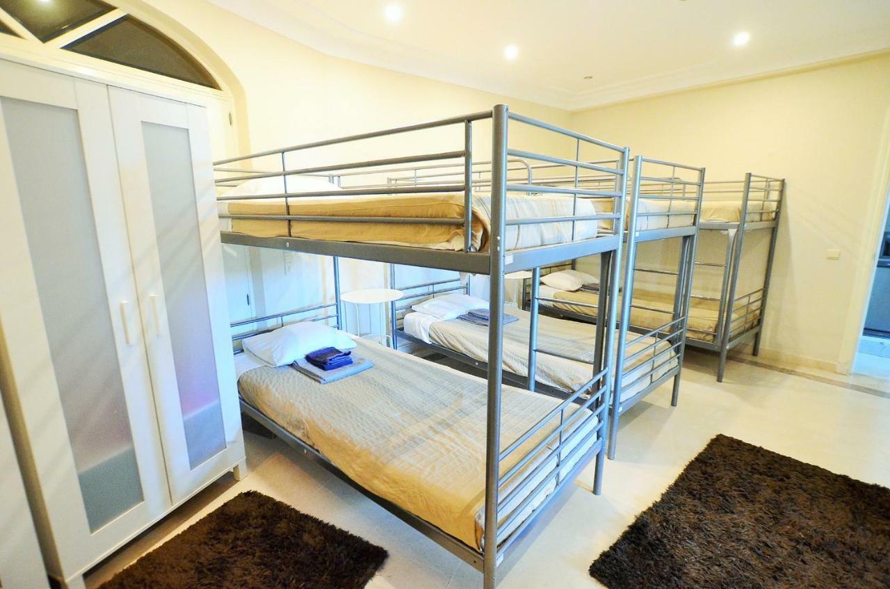 Cama Individual en dormitorio compartido de 6 camas