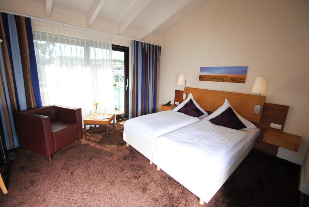 Double Room with Partial Sea View