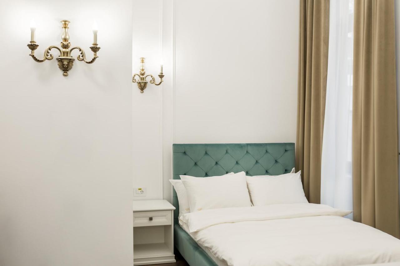 Queen Double Room