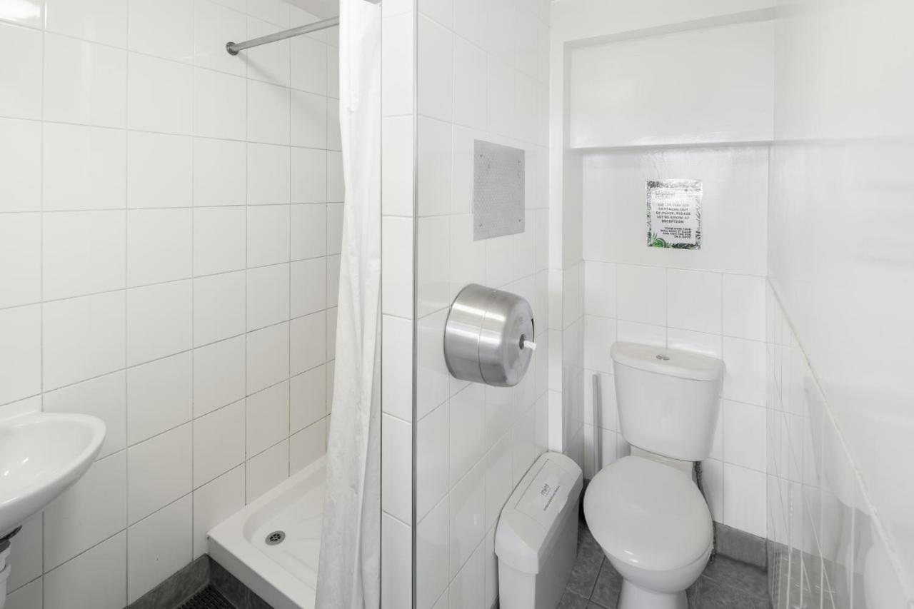 Bed in 4-Bed Mixed Dormitory Shared Bathroom (18–40 years)
