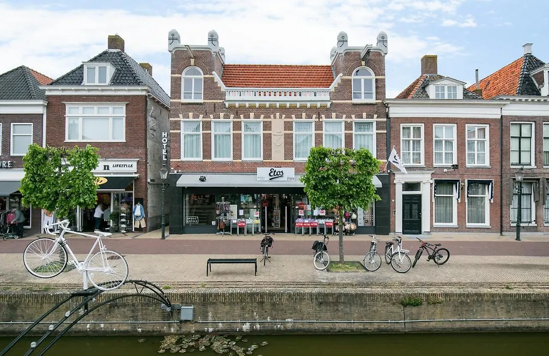 Snoozz Hotels Bolsward Boutique hotel zonder receptie met digitale sleutel-1