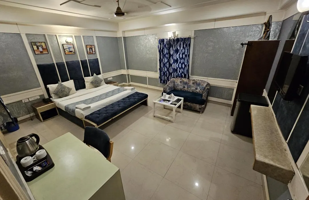 Hotel Opera Near Yashobhoomi & Airport-1