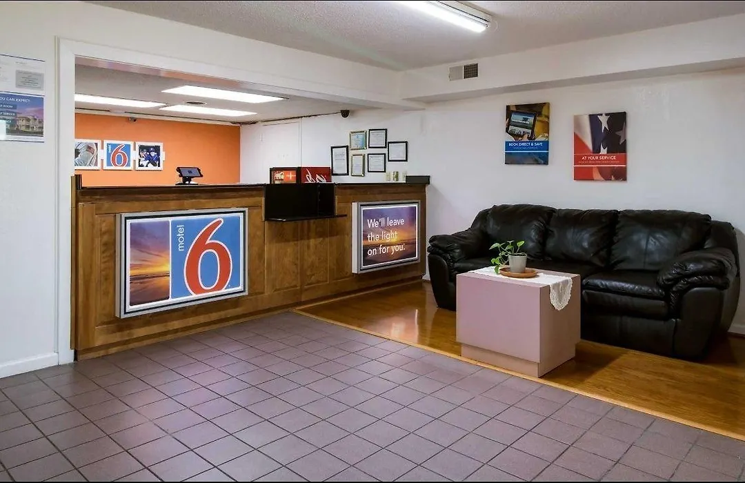 Econo Lodge-1