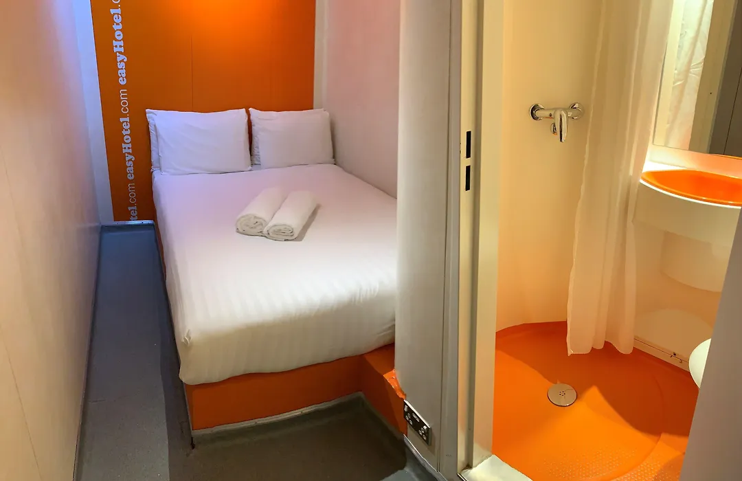 Easyhotel South Kensington-1