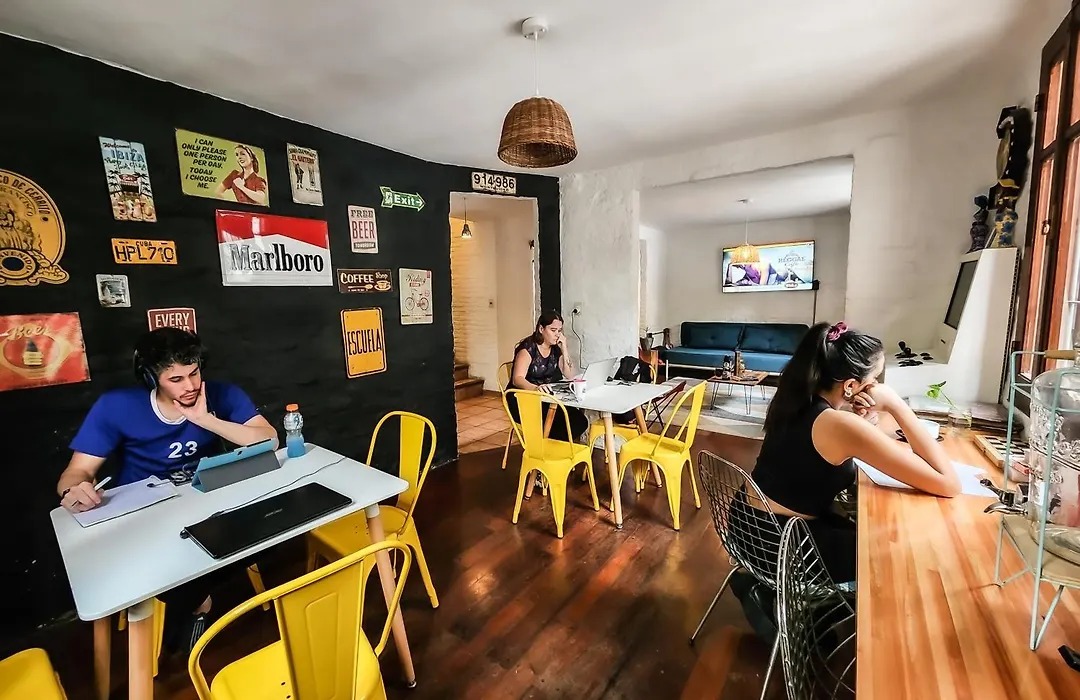 MedioMundo Hostel-1