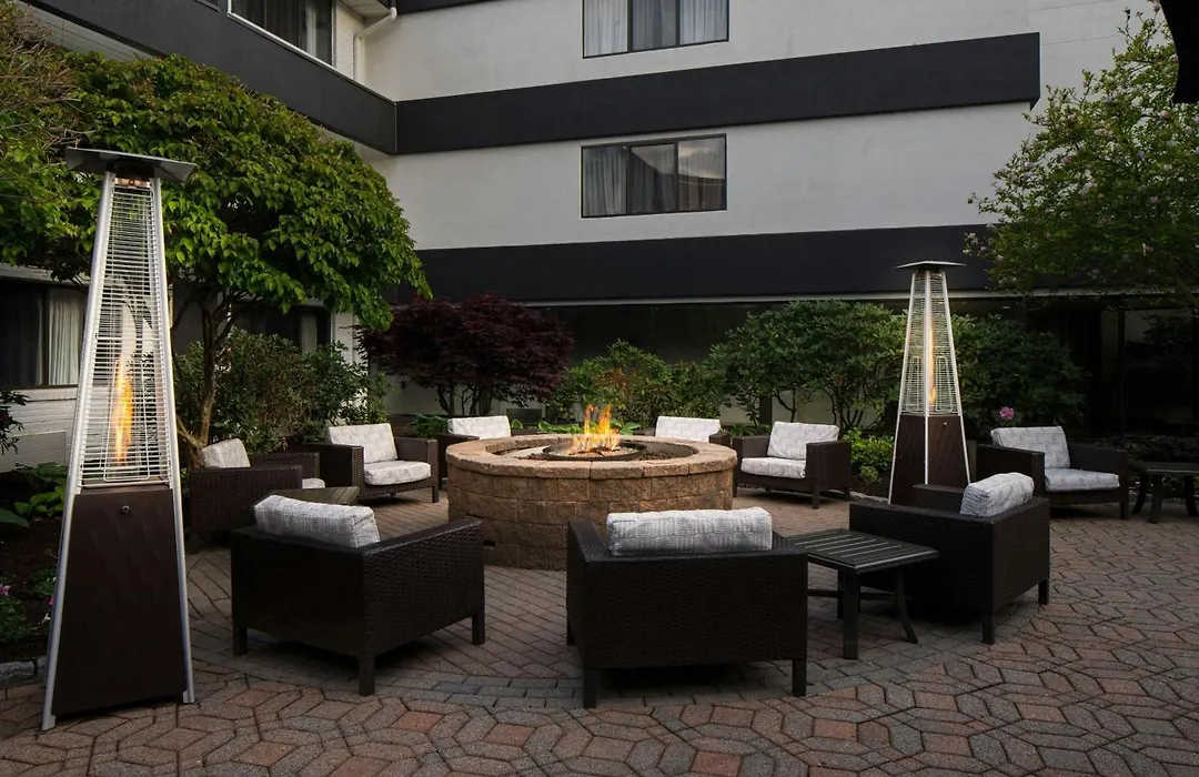 Courtyard Hartford Cromwell-1