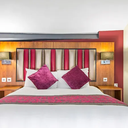 Roomzzz Manchester City-2