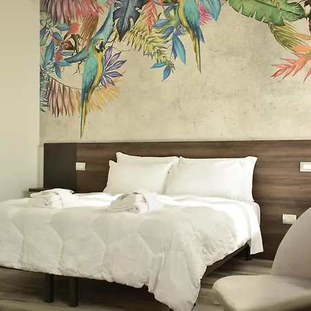Welc-Om Royal Garden Luxury Rooms-3