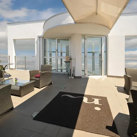 Hotel In - Lounge Room-2