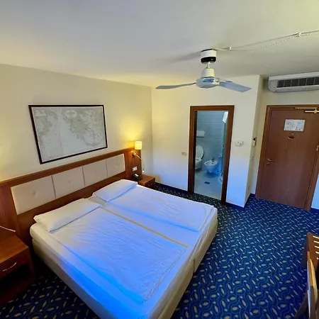 Lake Hotel Benaco-3