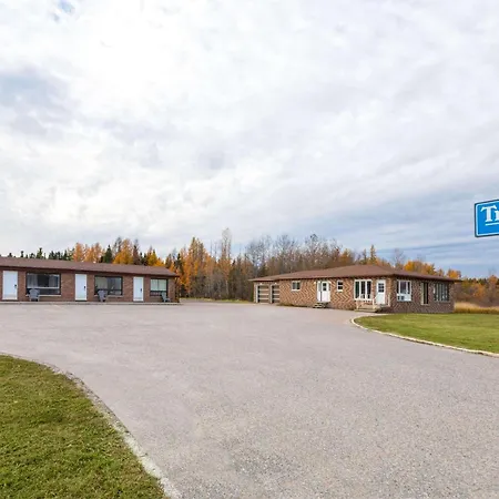Travelodge By Wyndham Cochrane Ontario-3