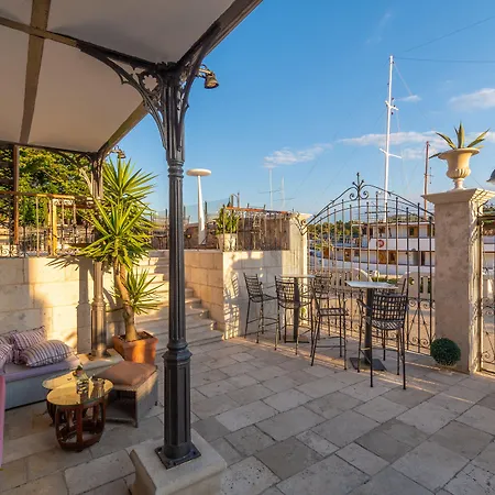 B&B Heritage Villa Apolon-2