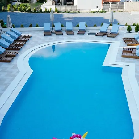 Agnes Deluxe Hotel-3