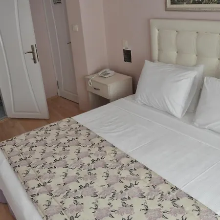 Huxley Hotel And Aparts Old City-3