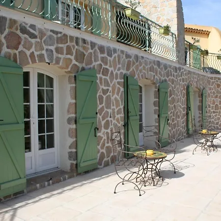LE MAS DES TARENTES Chambres d'hôtes-2