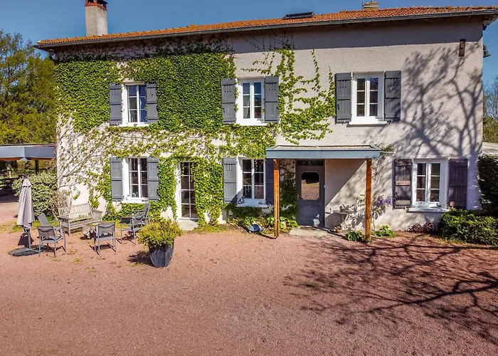 Domaine d'AROMM - Chambres d'hotes&gites - Piscine, Etangs&Animaux - Au calme Ouches