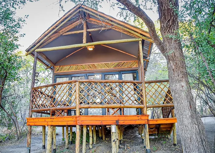 Rustic Gate Lodge And Campsite