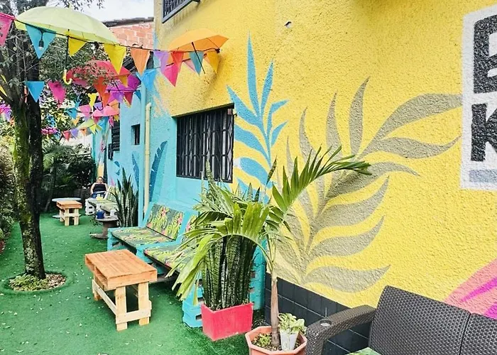 Baku Laureles Hostel Medellín