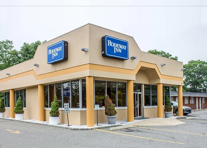 Rodeway Inn Macarthur Airport