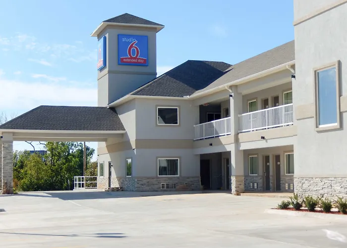 Studio 6-Yukon, Ok