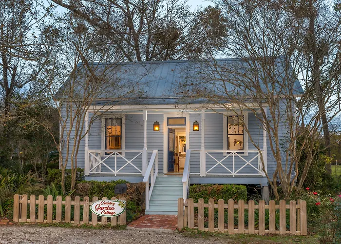 Maison D'Memoire Bed & Breakfast Cottages