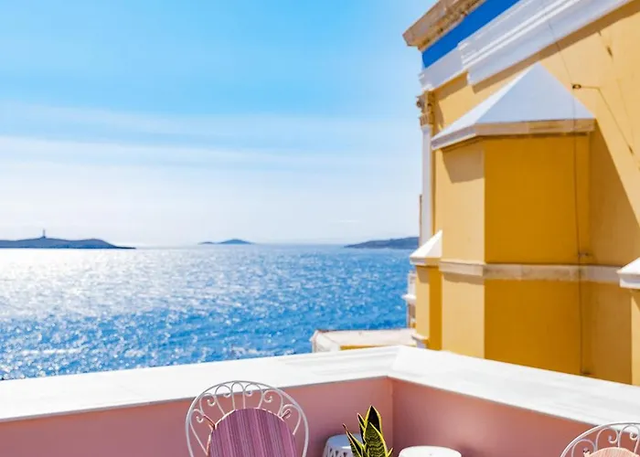 Villa Selena - 1830S Art-House Suites In Vaporia, 50M From Asteria Beach Ermoupoli