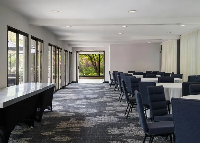 Courtyard Hartford Cromwell