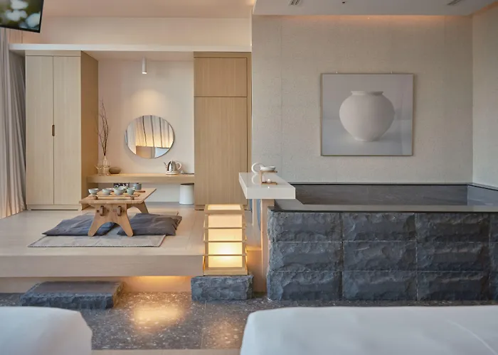 Uh Suite The Seoul