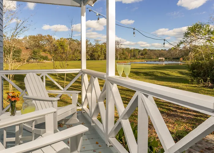 Maison D'Memoire Bed & Breakfast Cottages