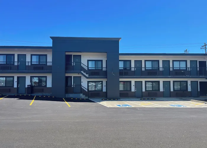 Seven Seas Inn & Suites Newport