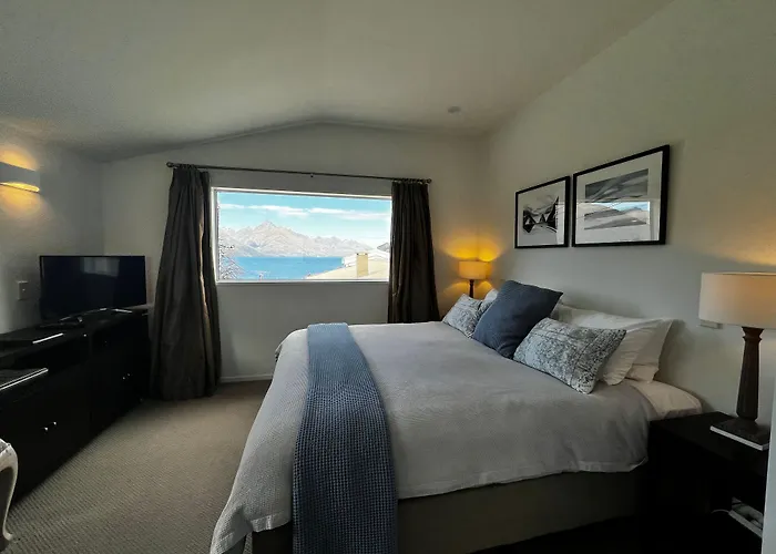 Queenstown House Bed & Breakfast And Apartments