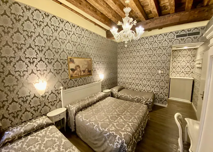 Hotel Bridge Venice