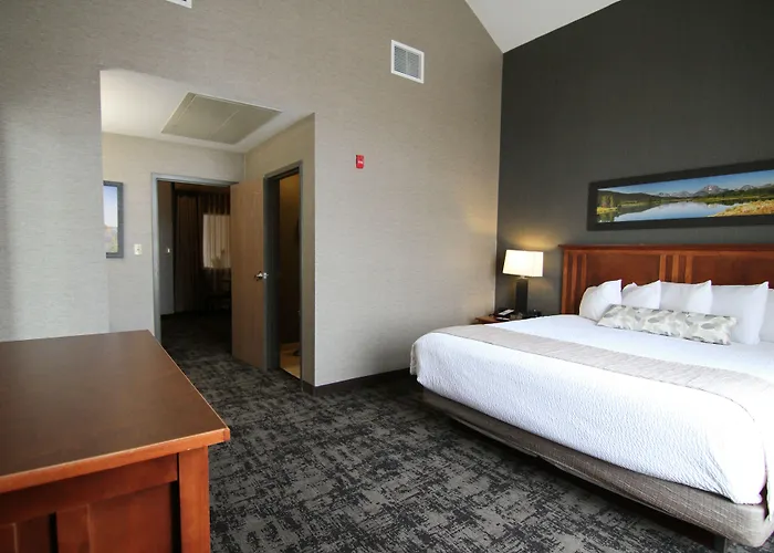Casper C'Mon Inn Hotel & Suites