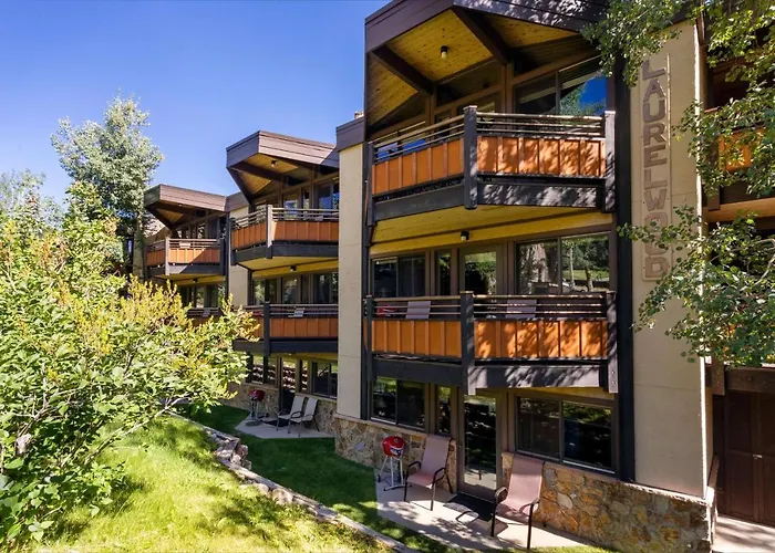 Laurelwood Condominiums